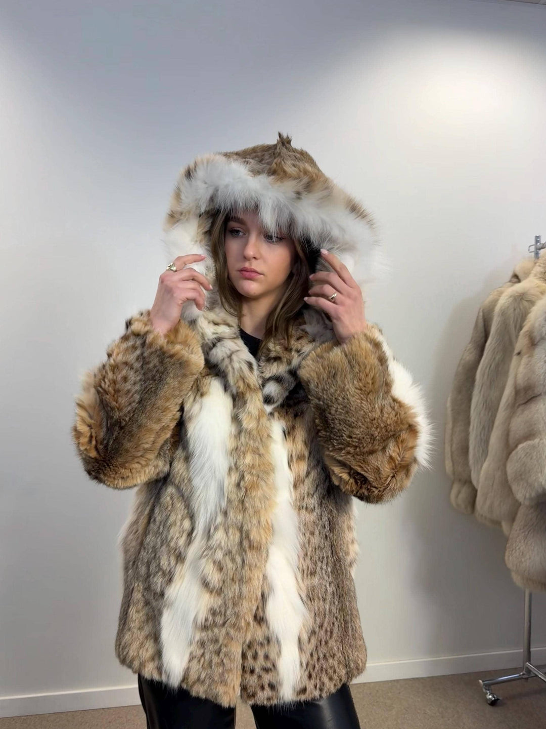 Lynx fur jacket, hooded fur jacket, medium new fur coat, real fur coat, lynx coat, excellent condition, handmade fur coat