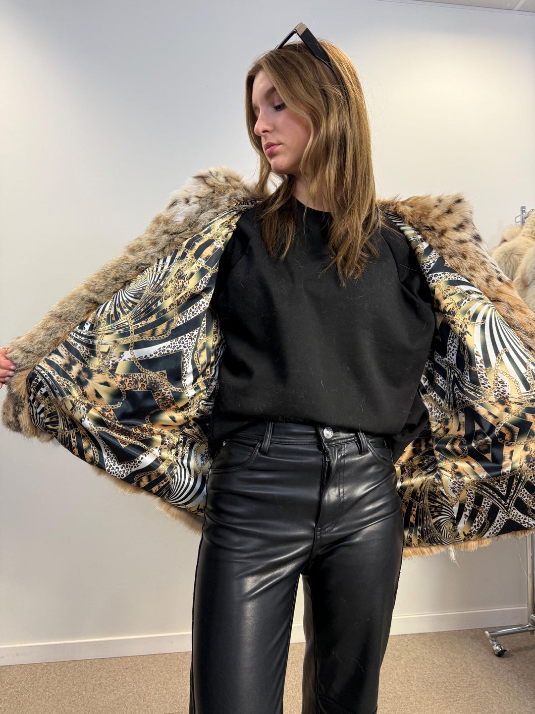 Lynx fur jacket, hooded fur jacket, medium new fur coat, real fur coat, lynx coat, excellent condition, handmade fur coat