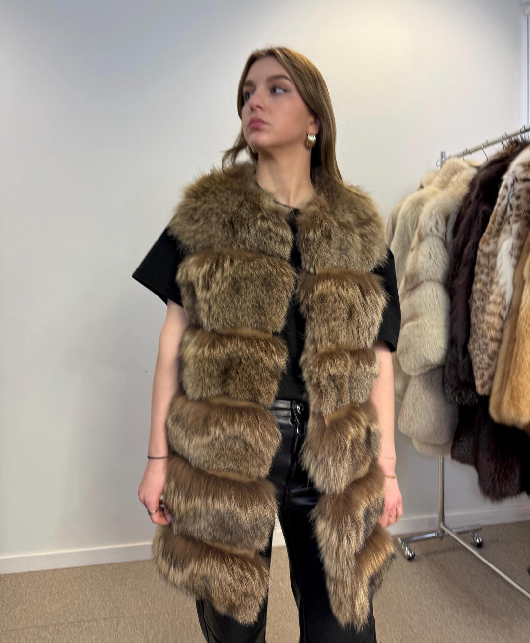 Brown fox fur vest in medium size, real fur vest, new, medium size, fox fur vest