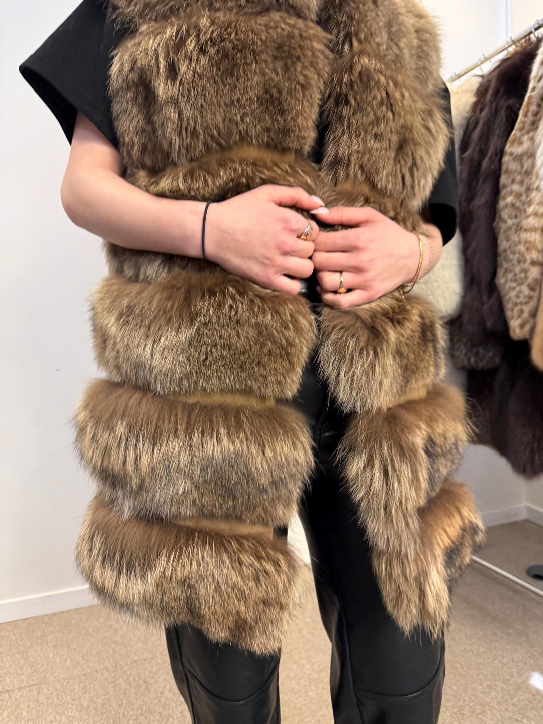 Brown fox fur vest in medium size, real fur vest, new, medium size, fox fur vest