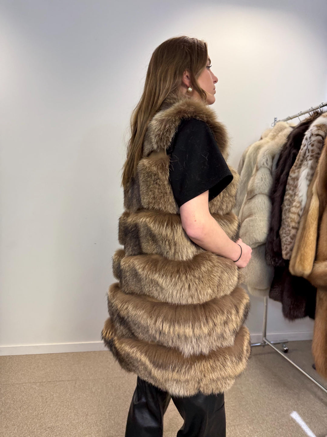 Brown fox fur vest in medium size, real fur vest, new, medium size, fox fur vest
