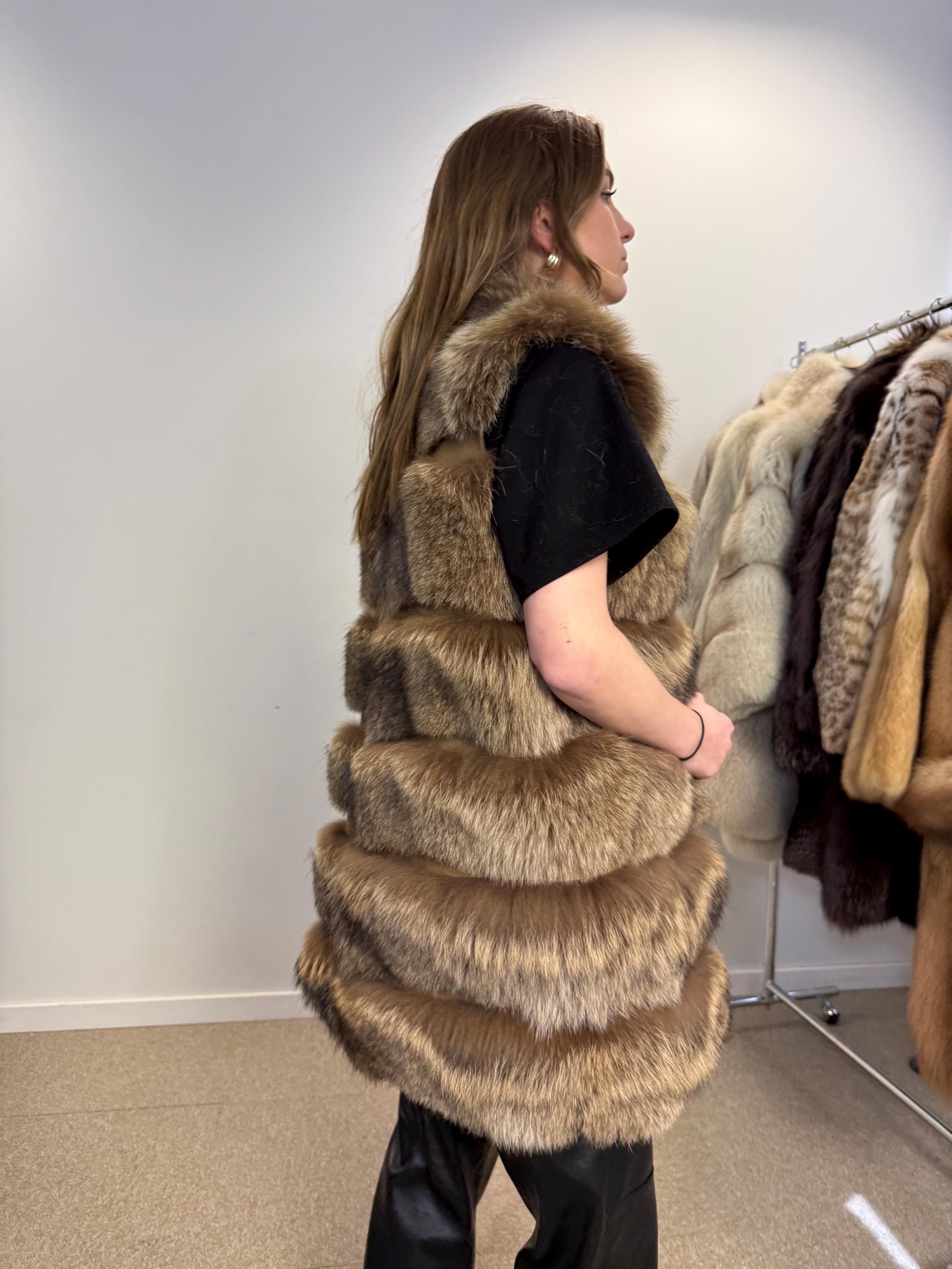 Brown fox fur vest in medium size, real fur vest, new, medium size, fox fur vest