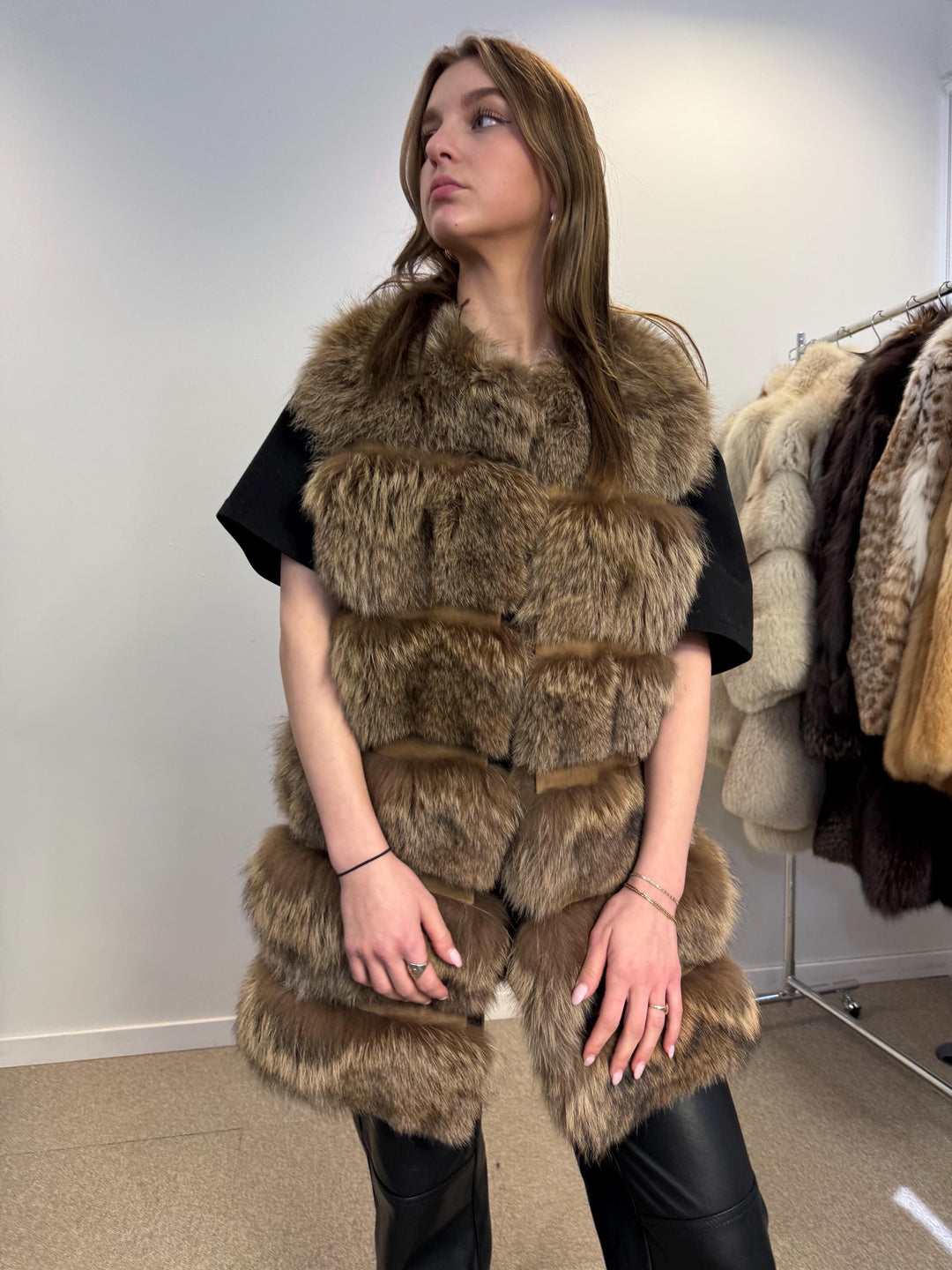 Brown fox fur vest in medium size, real fur vest, new, medium size, fox fur vest