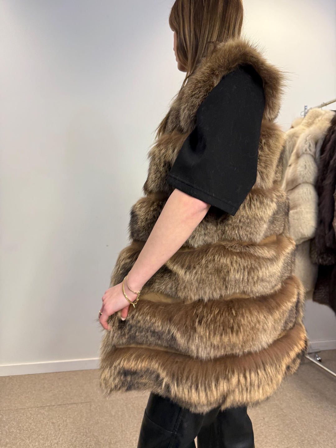 Brown fox fur vest in medium size, real fur vest, new, medium size, fox fur vest