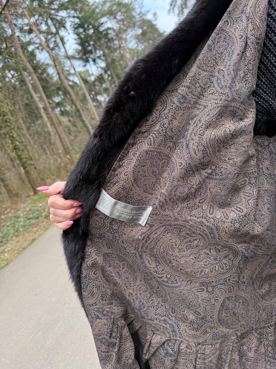 Saga Ranched Mink Fur Coat, Large Oversize Style, Saga Mink coat, Superb Quality Fur, As Good As New, Rich Expensive Style, Black Mink coat