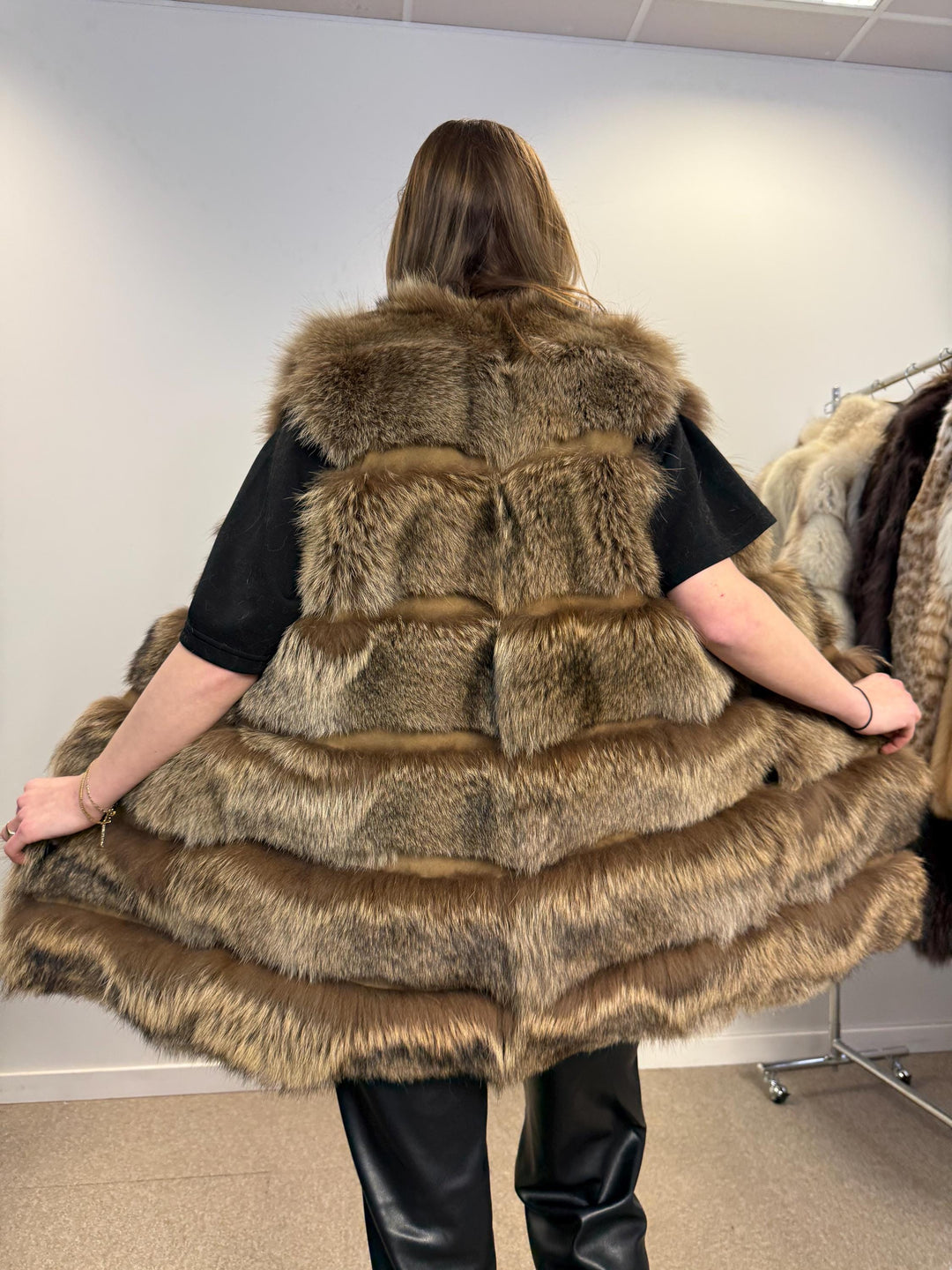 Brown fox fur vest in medium size, real fur vest, new, medium size, fox fur vest