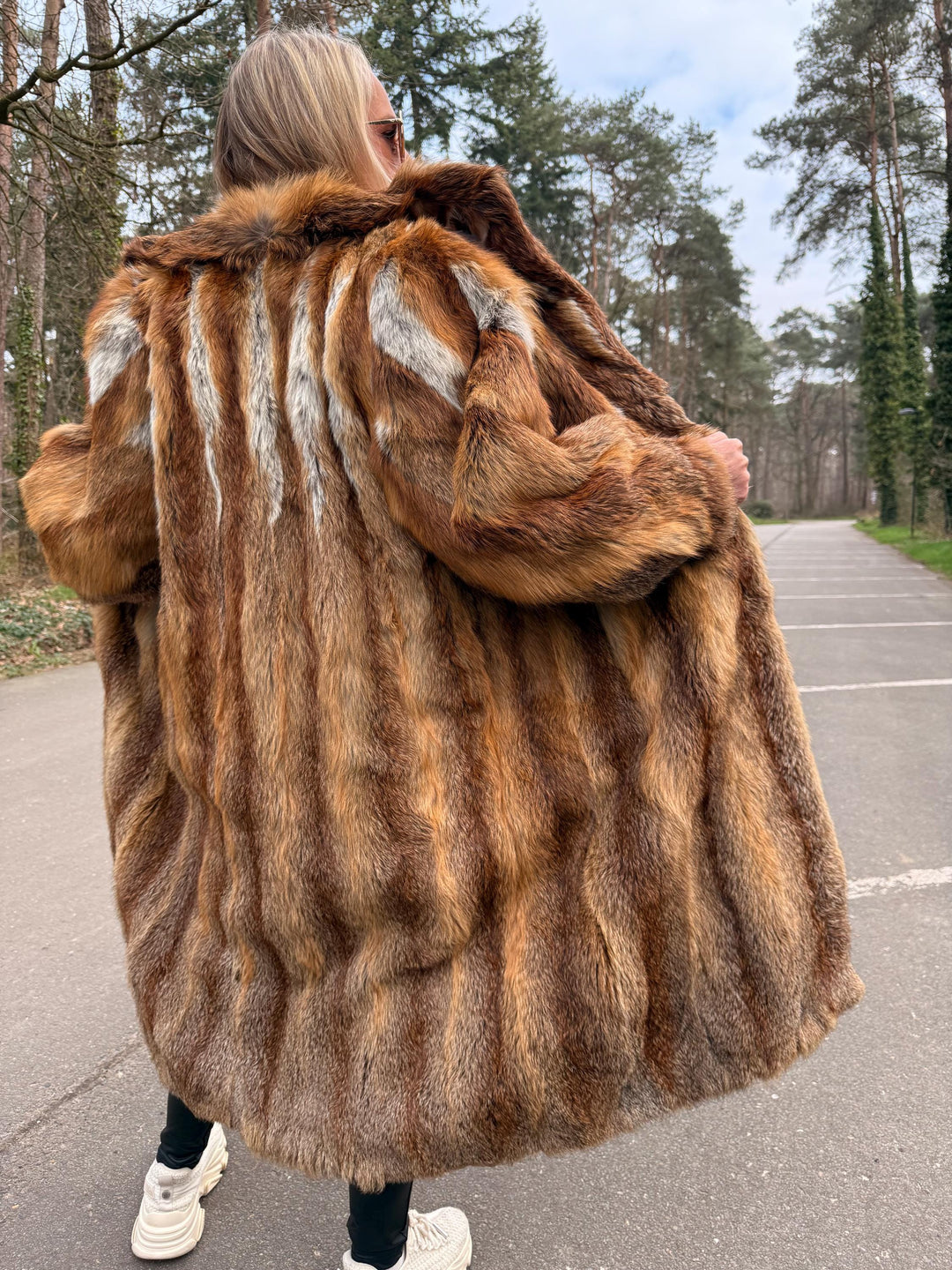 Full-Length Red Fox Fur Coat – Genuine Real Fox Fur – L/XL Size Vintage Winter Coat – Luxury Women’s Outerwear – High-Quality Fur Jacket