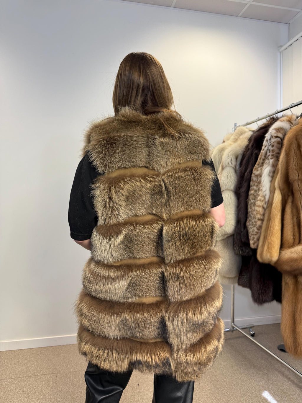 Brown fox fur vest in medium size, real fur vest, new, medium size, fox fur vest