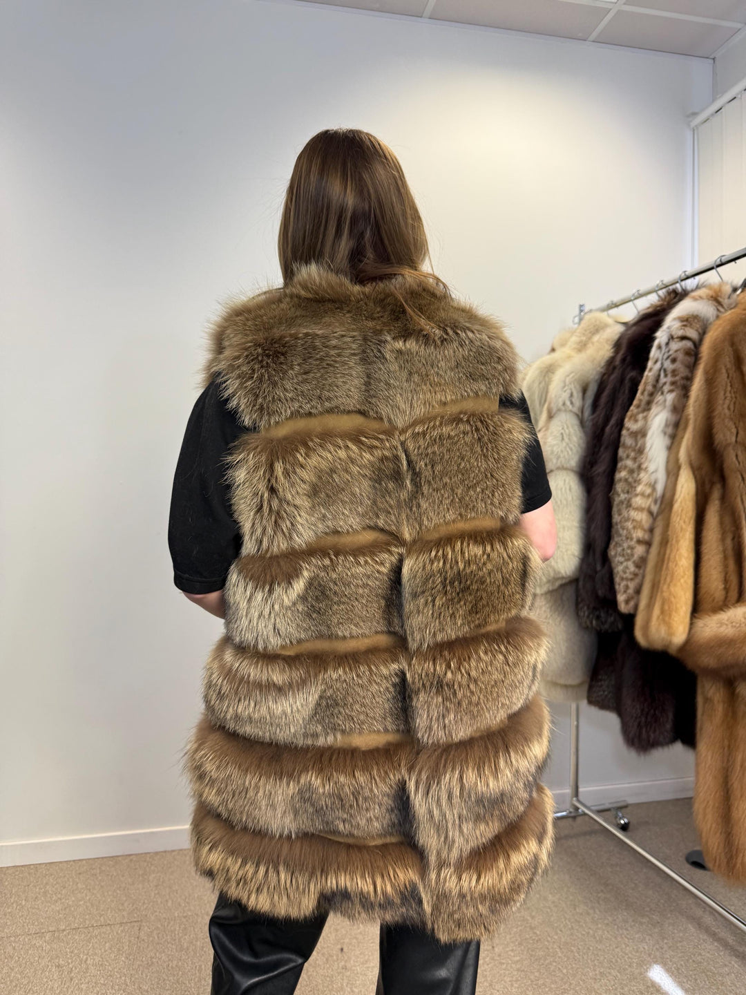 Brown fox fur vest in medium size, real fur vest, new, medium size, fox fur vest