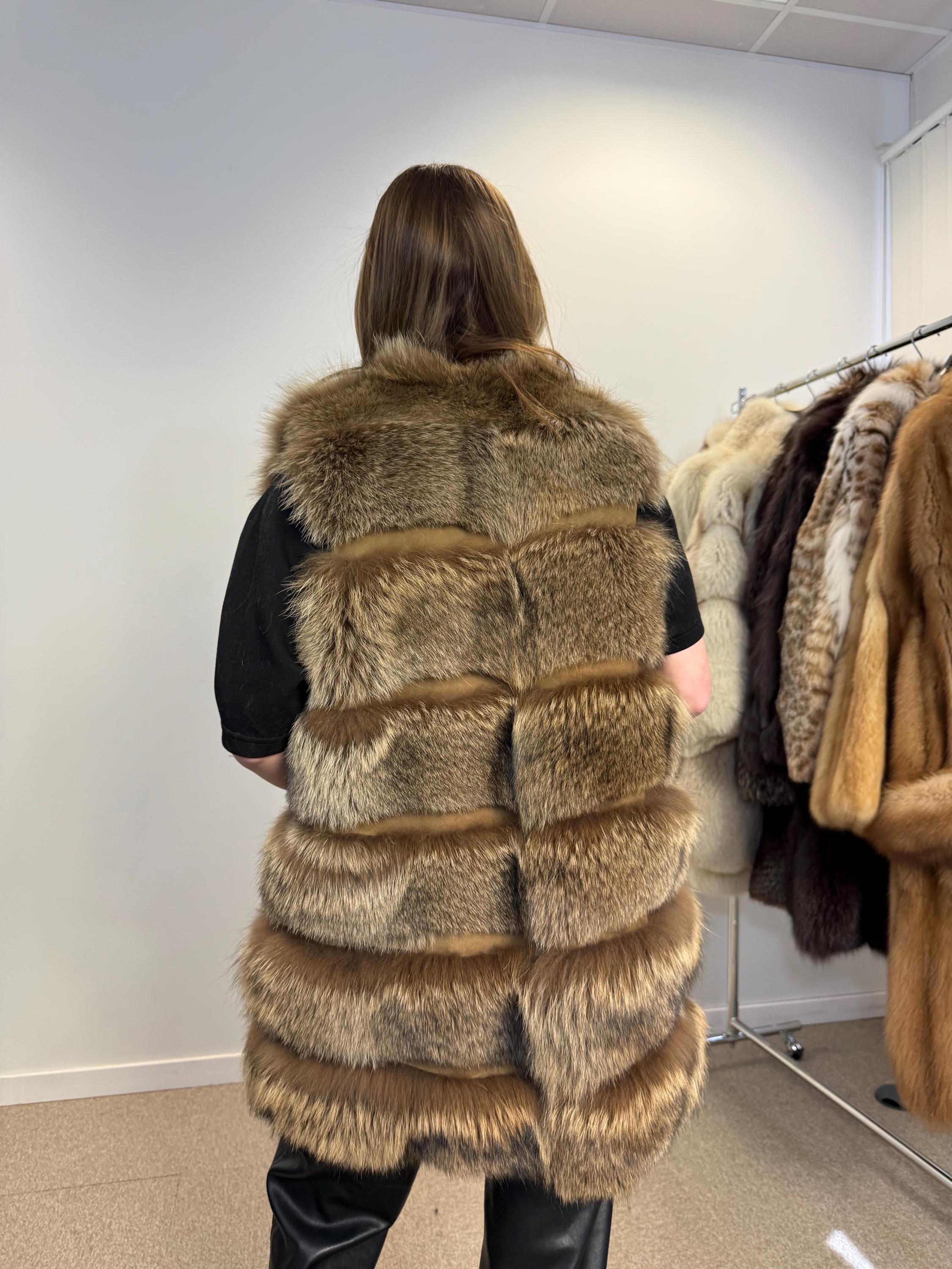 Brown fox fur vest in medium size, real fur vest, new, medium size, fox fur vest