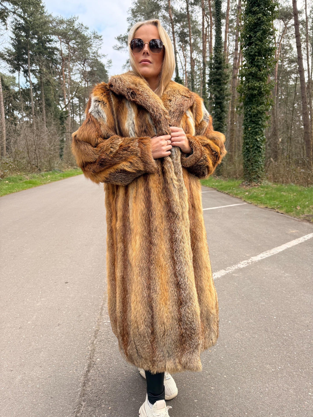 Full-Length Red Fox Fur Coat – Genuine Real Fox Fur – L/XL Size Vintage Winter Coat – Luxury Women’s Outerwear – High-Quality Fur Jacket