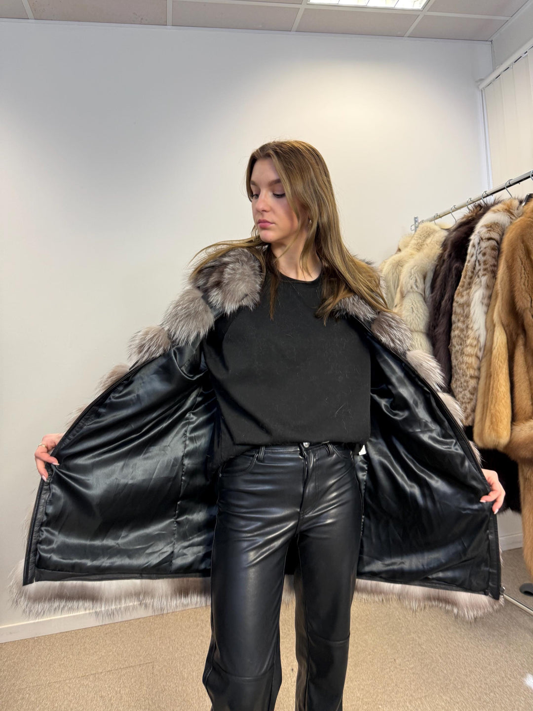 Silver fox fur vest in medium size, real fur vest, new, medium size, fox fur vest