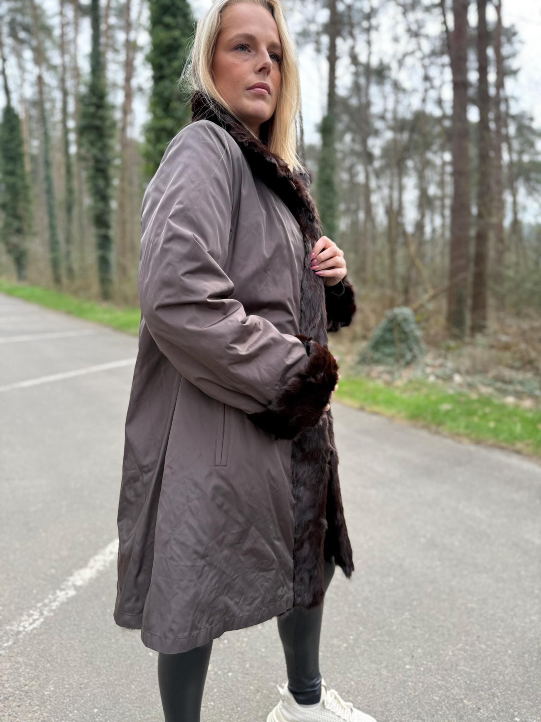 New Double-Sided Brown Mink Fur Coat, Large Size, Never Worn, Real Mink Fur Made with Fur Pieces, Luxurious & Rare Find Mink Fur Coat, Long