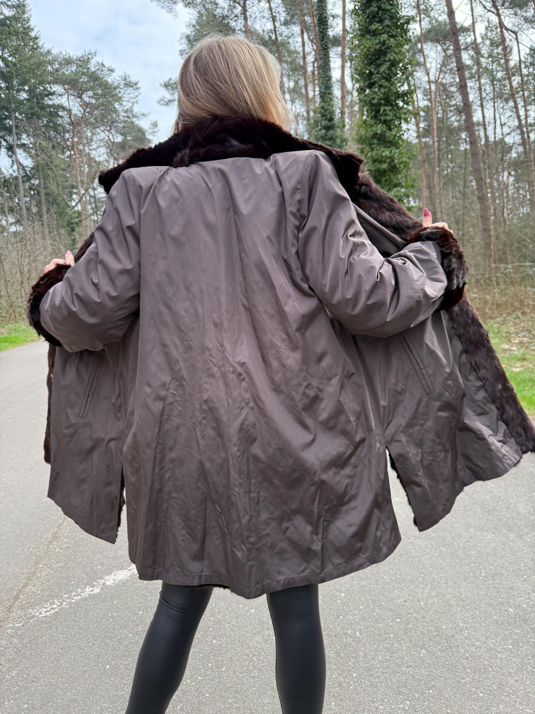 New Double-Sided Brown Mink Fur Coat, Large Size, Never Worn, Real Mink Fur Made with Fur Pieces, Luxurious & Rare Find Mink Fur Coat, Long