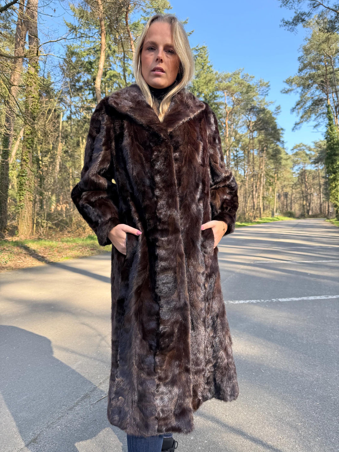 M/L Mink Coat Made with Mink Fur Pieces, Full-Length Fur Coat, Soft and Thick Mink Fur, Classic Vintage Style, Warm and Luxurious Fur Coat