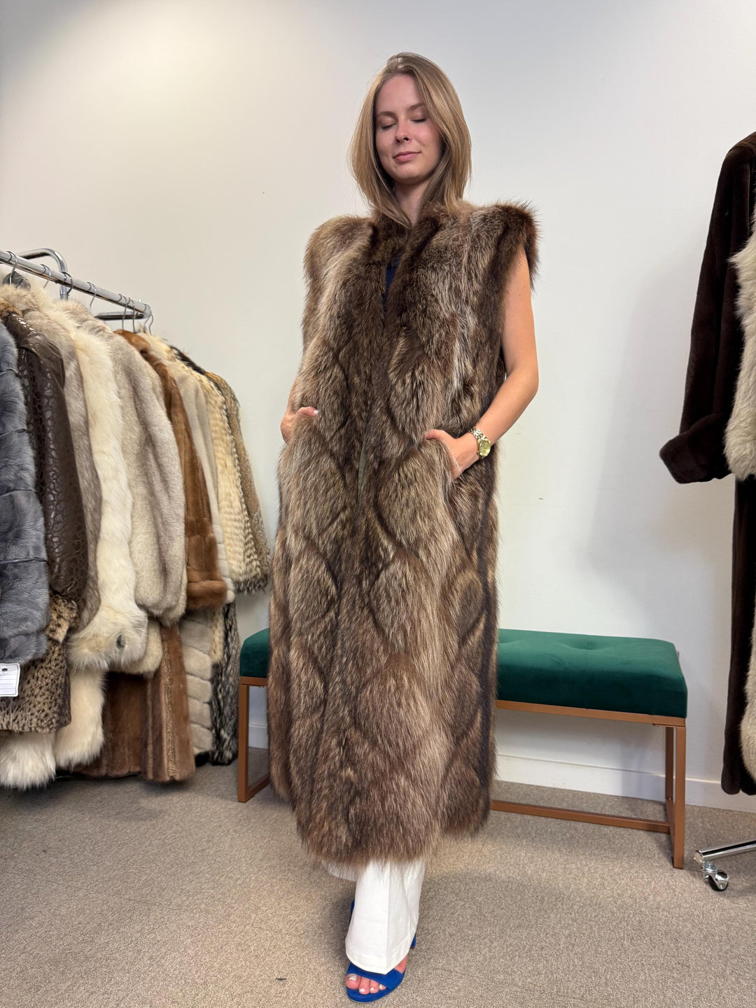 Raccoon Vest, XL Size, Raccoon Fur Vest, Raccoon Vest Women, Real Fur Vest, Brown Raccoon Fur, Vintage Fur Vest, Long Fur Vest, Long Raccoon