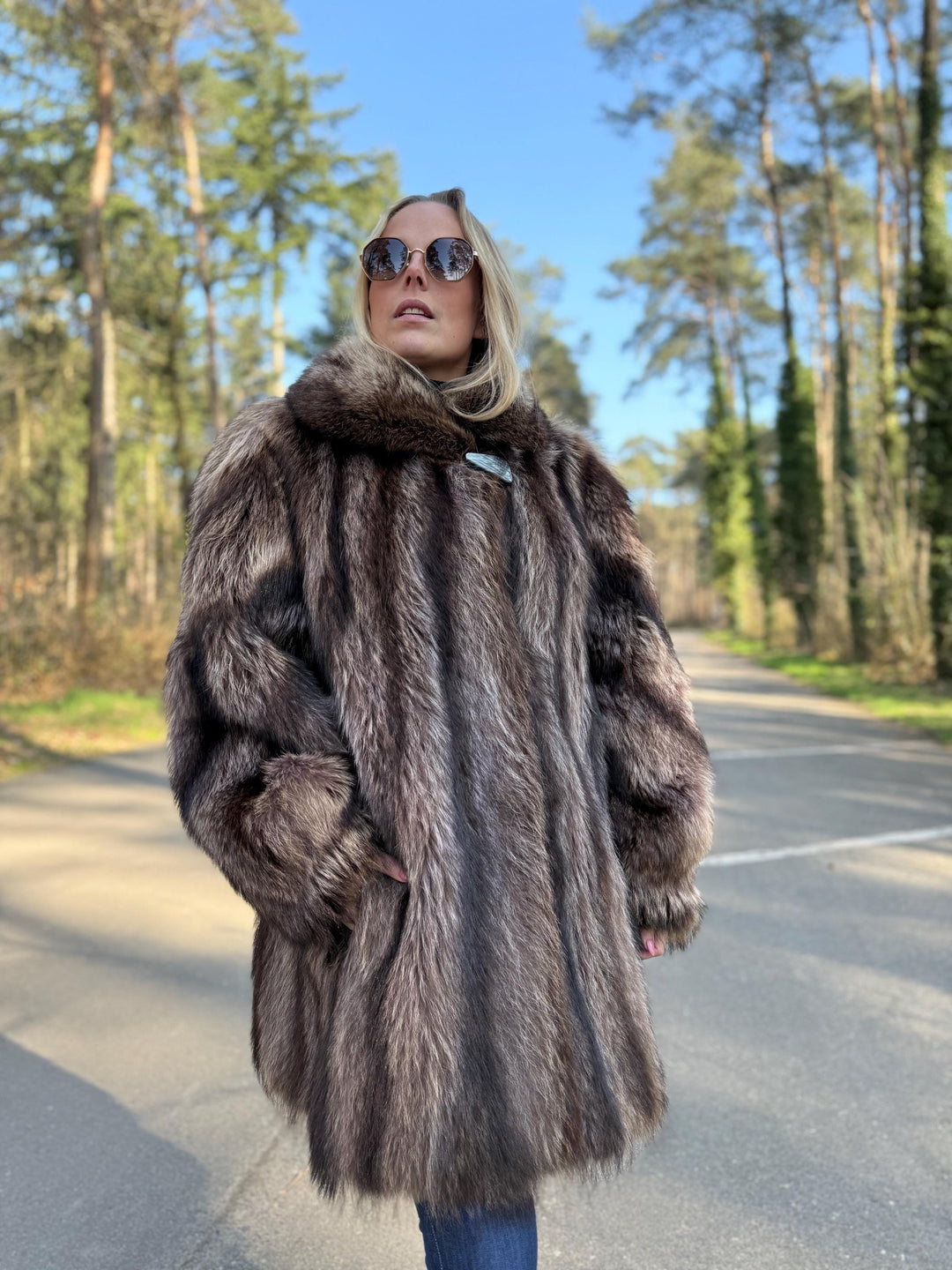 Raccoon Fur Coat, XL Size, Luxurious and Classic Style, Warm & Fluffy Fur Coat, Perfect for Winter Elegance, Soft Raccoon Fur, Vintage Coat
