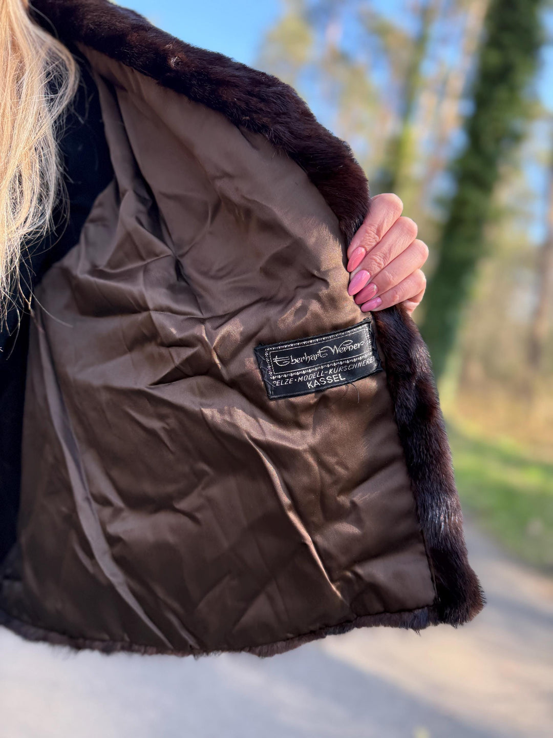 Short Dark Brown Mink Jacket in Medium Size, Genuine Mink Fur, Soft Fur Jacket, Classic Vintage Style, Excellent Condition, Brown Mink Fur