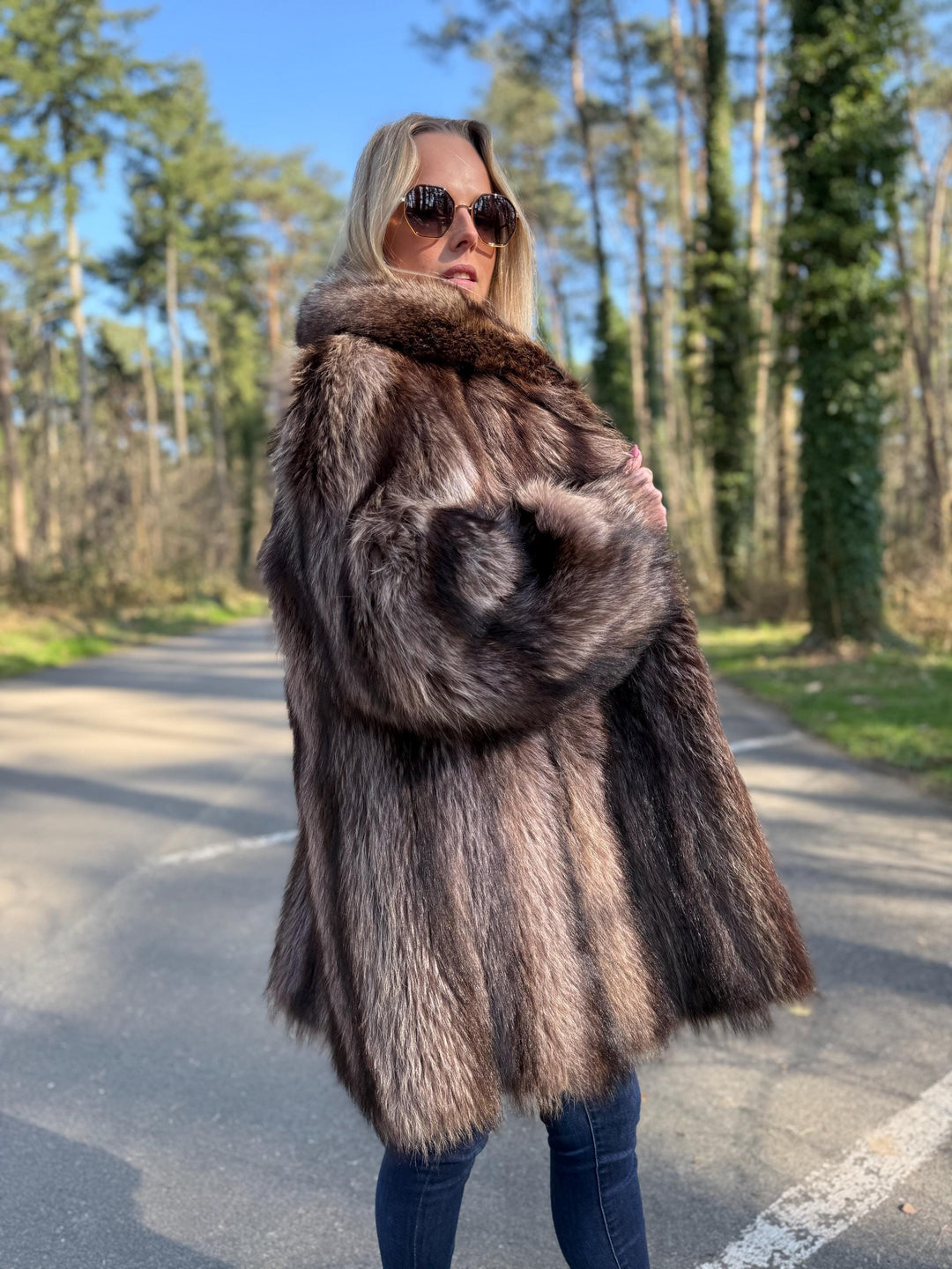 Raccoon Fur Coat, XL Size, Luxurious and Classic Style, Warm & Fluffy Fur Coat, Perfect for Winter Elegance, Soft Raccoon Fur, Vintage Coat