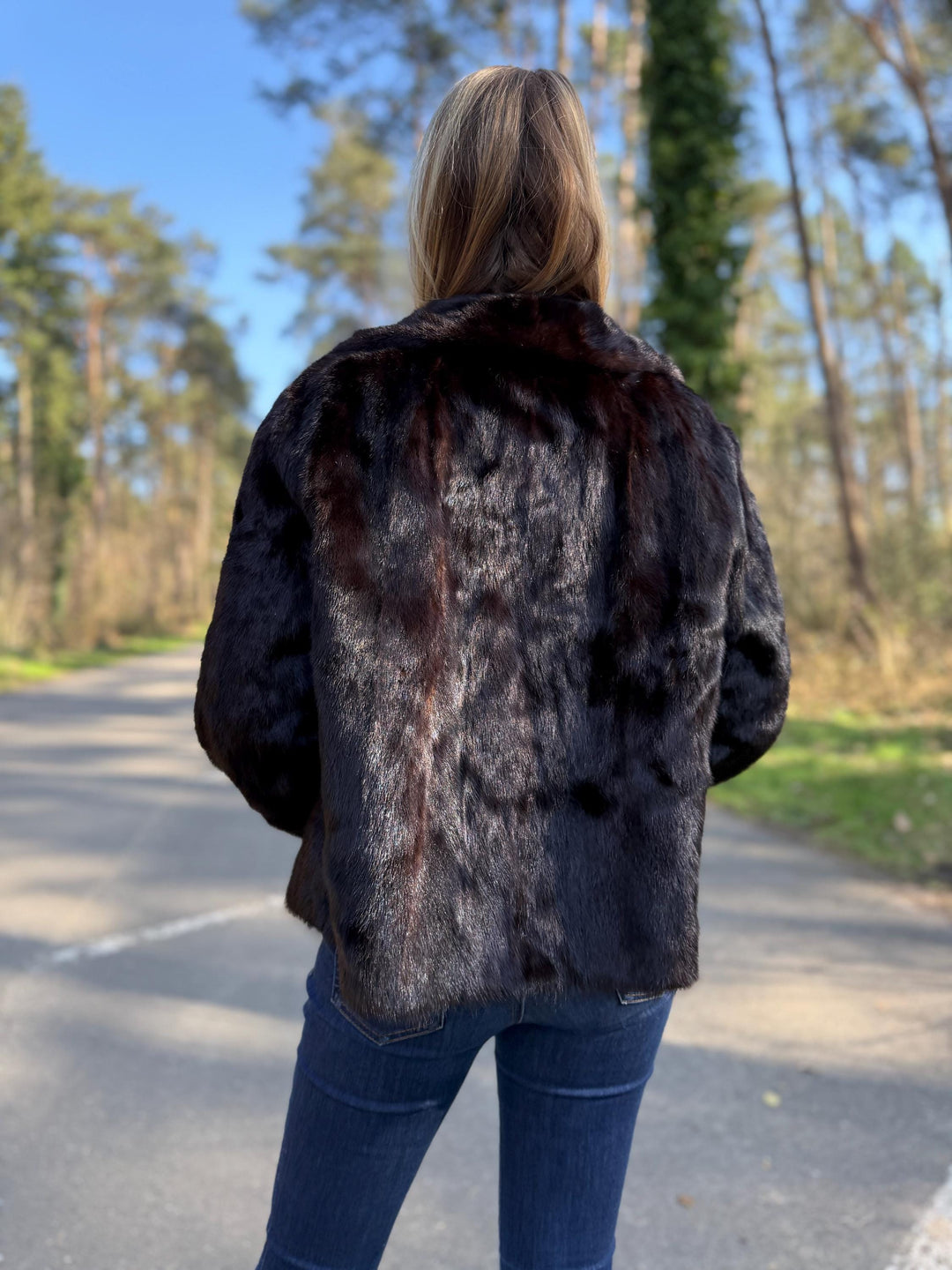 Short Dark Brown Mink Jacket in Medium Size, Genuine Mink Fur, Soft Fur Jacket, Classic Vintage Style, Excellent Condition, Brown Mink Fur