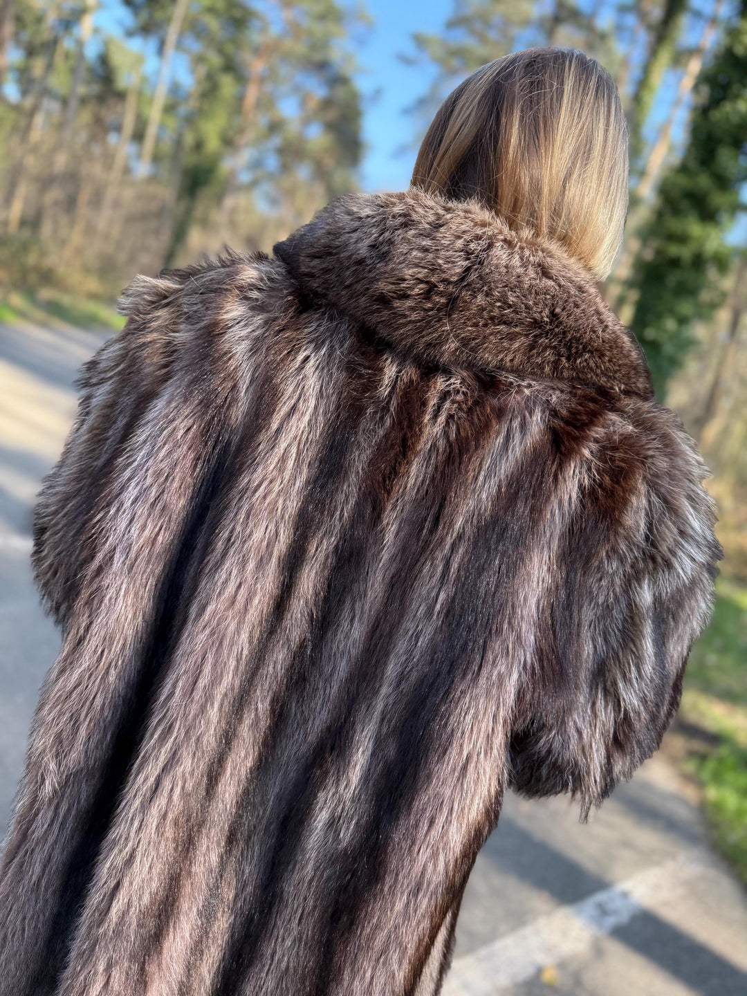 Raccoon Fur Coat, XL Size, Luxurious and Classic Style, Warm & Fluffy Fur Coat, Perfect for Winter Elegance, Soft Raccoon Fur, Vintage Coat