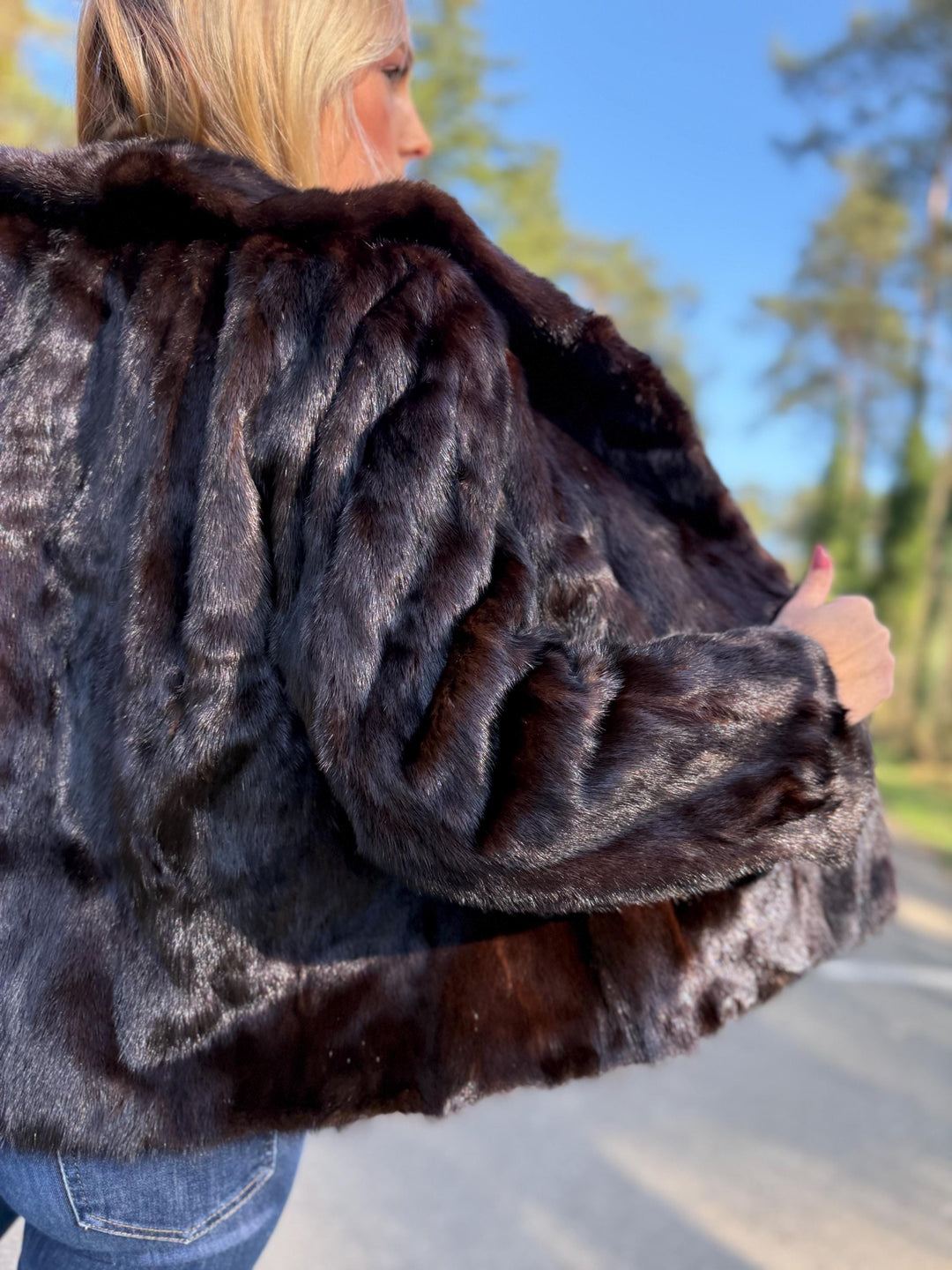 Short Dark Brown Mink Jacket in Medium Size, Genuine Mink Fur, Soft Fur Jacket, Classic Vintage Style, Excellent Condition, Brown Mink Fur