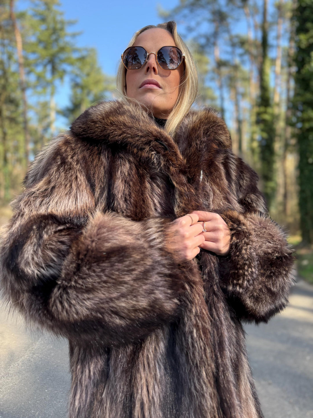 Raccoon Fur Coat, XL Size, Luxurious and Classic Style, Warm & Fluffy Fur Coat, Perfect for Winter Elegance, Soft Raccoon Fur, Vintage Coat