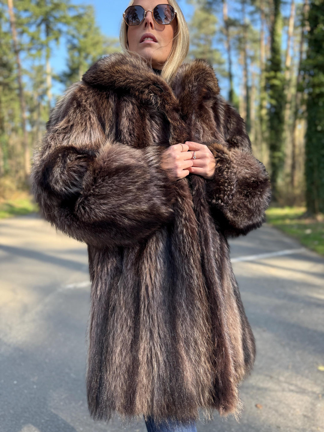 Raccoon Fur Coat, XL Size, Luxurious and Classic Style, Warm & Fluffy Fur Coat, Perfect for Winter Elegance, Soft Raccoon Fur, Vintage Coat