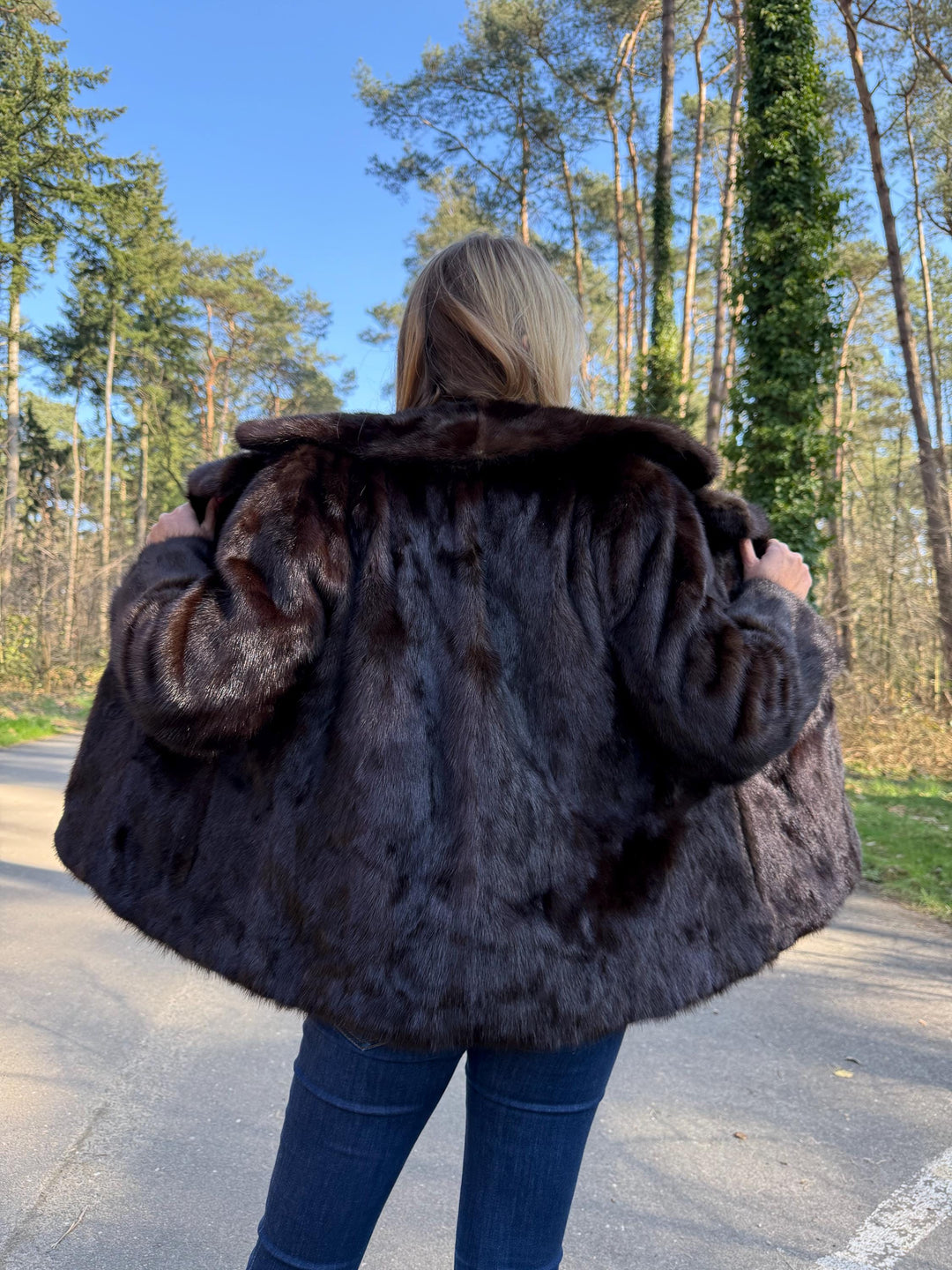 Saga Mink Fur Jacket, Medium Size, Real Mink Fur in Natural Brown, Luxuriously Soft and Elegant, Vintage Rare Find, Real Fur Jacket, Mink