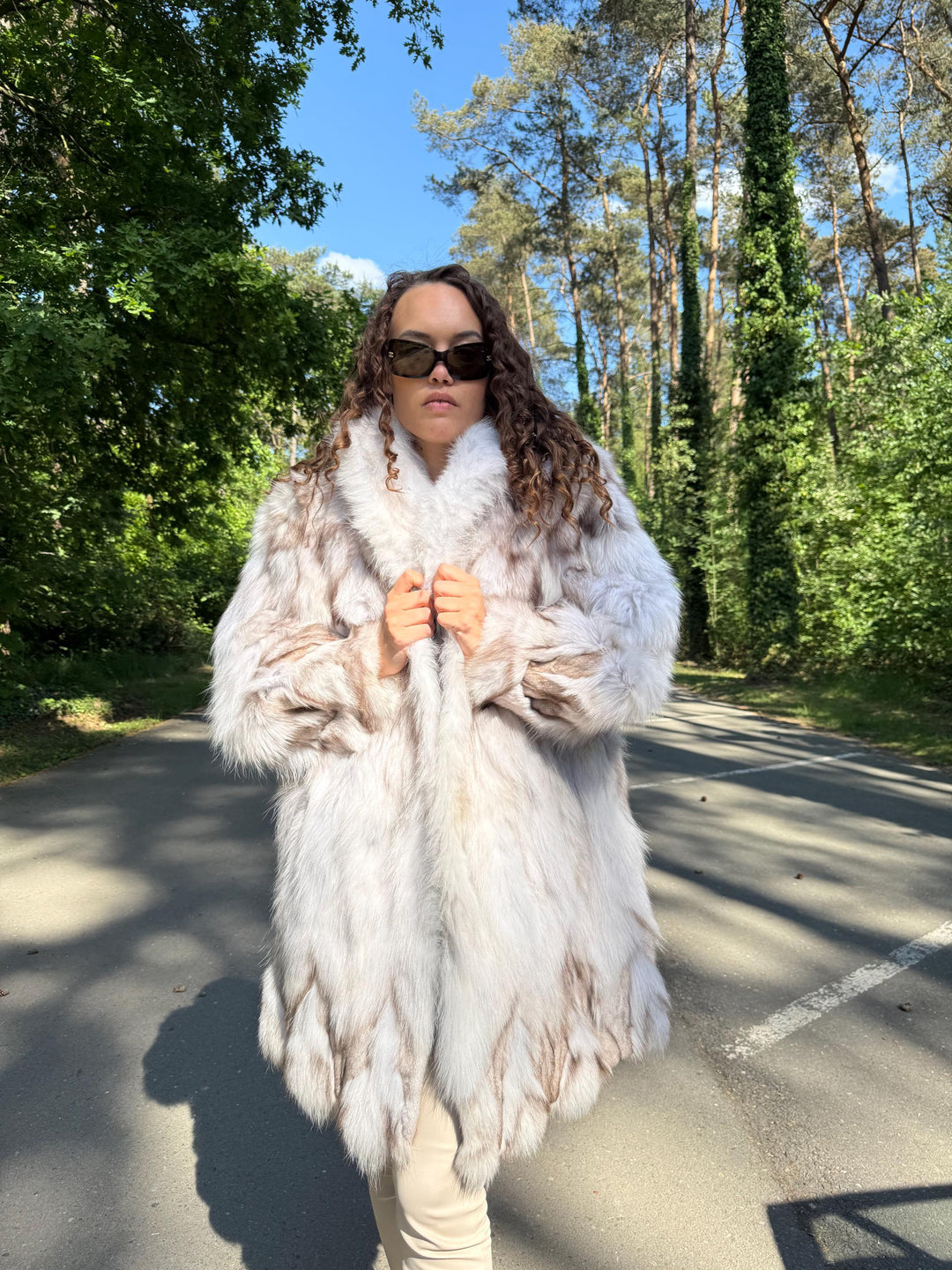 White Nordic Fox Fur Coat L – Real Soft Blue Fox, Unique Vintage Design, Warm and Cozy Feel, Elegant Look, Comfortable Winter Coat for Women
