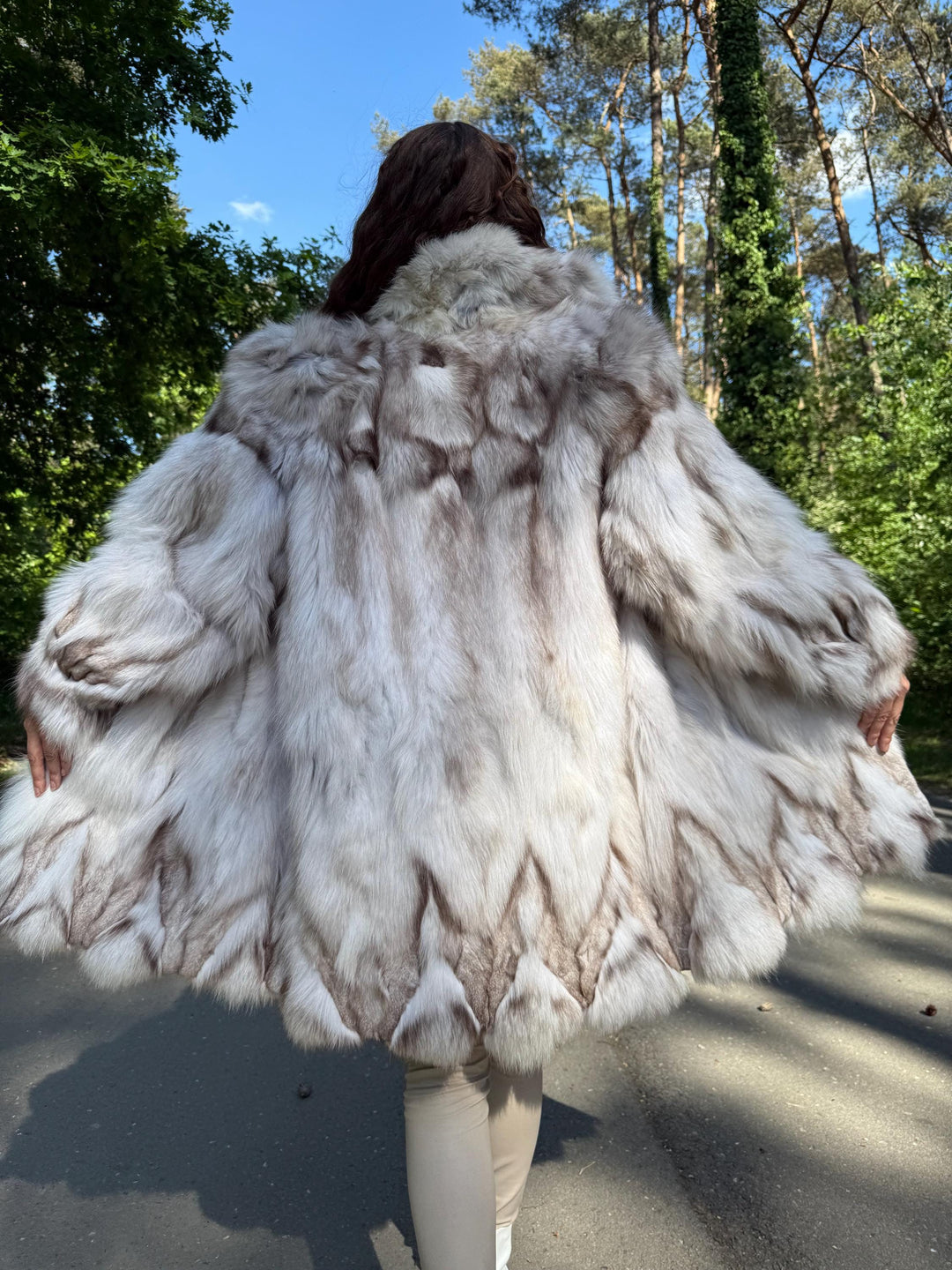 White Nordic Fox Fur Coat L – Real Soft Blue Fox, Unique Vintage Design, Warm and Cozy Feel, Elegant Look, Comfortable Winter Coat for Women