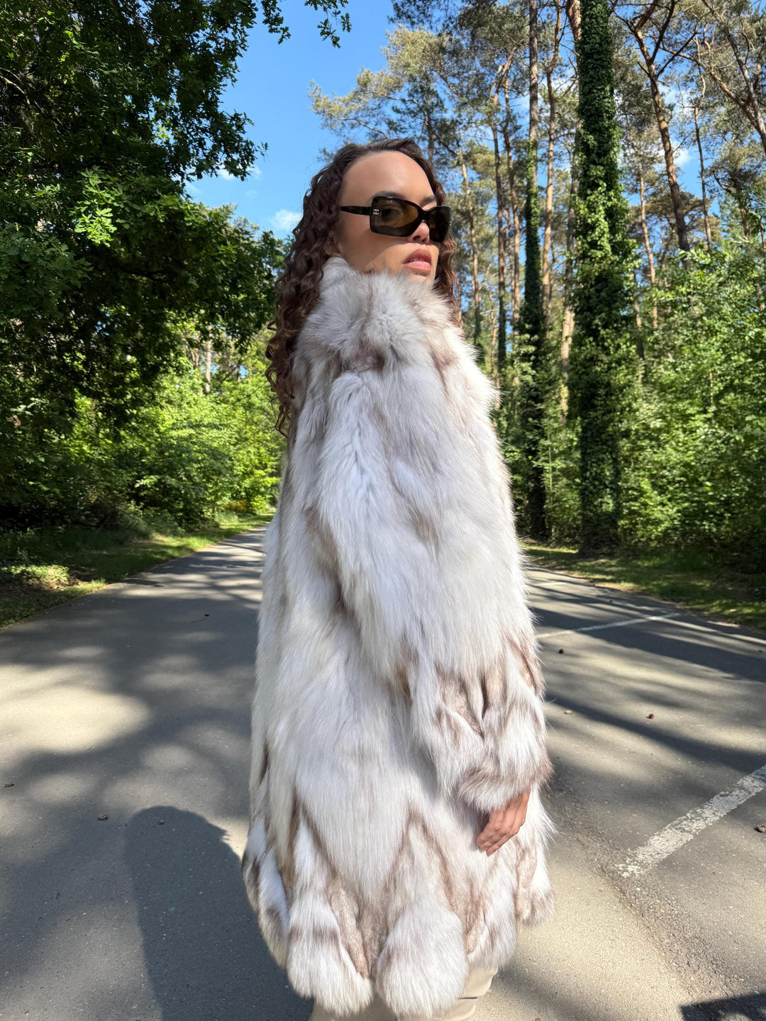 White Nordic Fox Fur Coat L – Real Soft Blue Fox, Unique Vintage Design, Warm and Cozy Feel, Elegant Look, Comfortable Winter Coat for Women