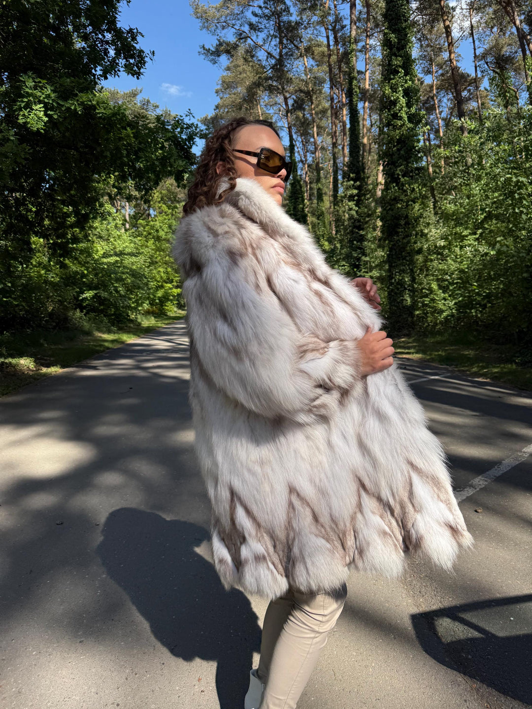 White Nordic Fox Fur Coat L – Real Soft Blue Fox, Unique Vintage Design, Warm and Cozy Feel, Elegant Look, Comfortable Winter Coat for Women