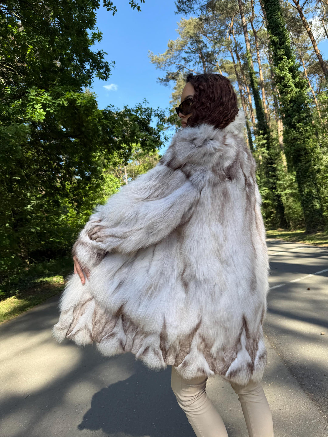 White Nordic Fox Fur Coat L – Real Soft Blue Fox, Unique Vintage Design, Warm and Cozy Feel, Elegant Look, Comfortable Winter Coat for Women