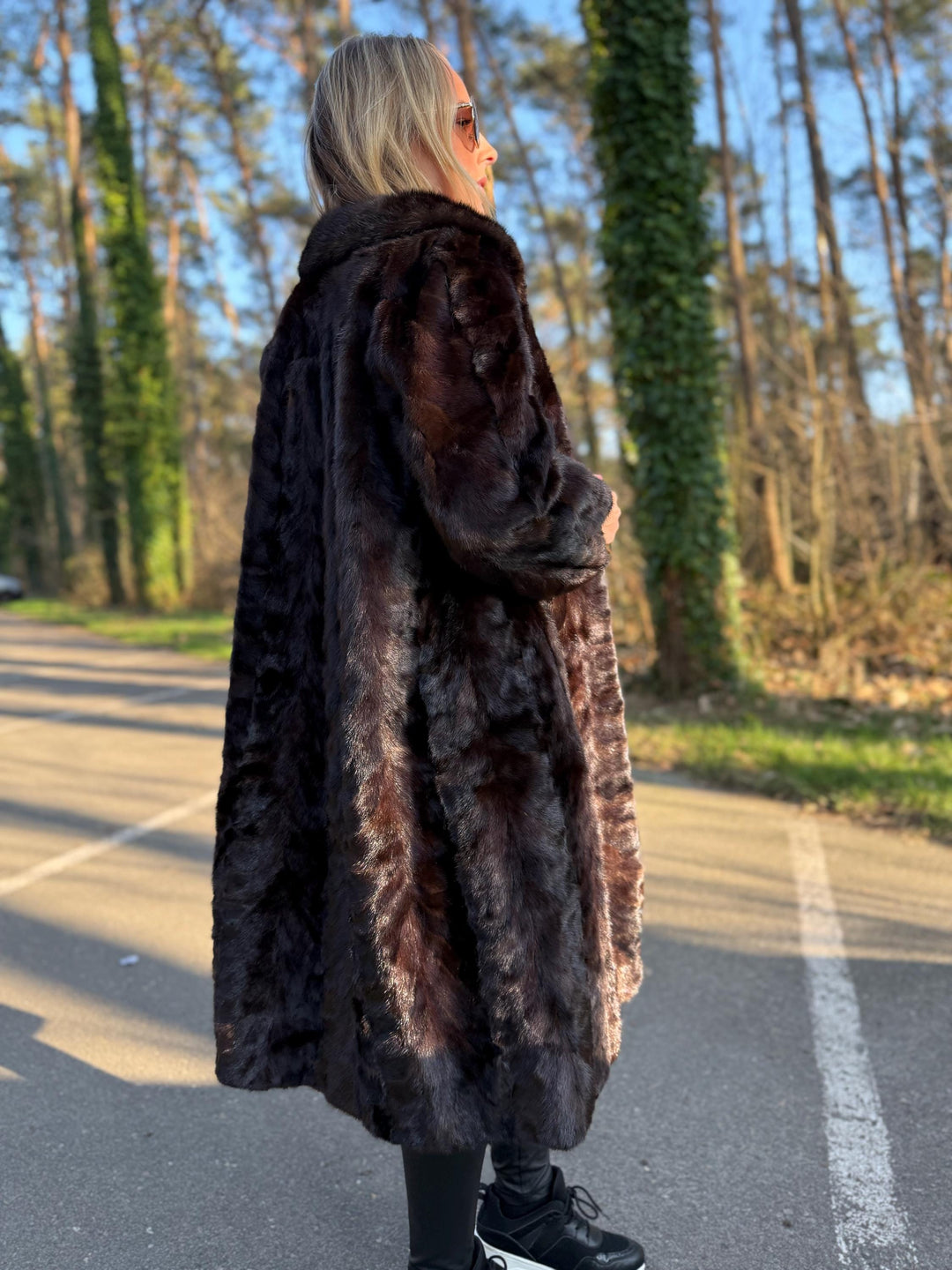 Mink Coat in Natural Brown Color, Medium Size, Long Fur Coat, Real Mink Fur, Elegant & Timeless Women's Outerwear, Thick Soft Mink Fur Coat