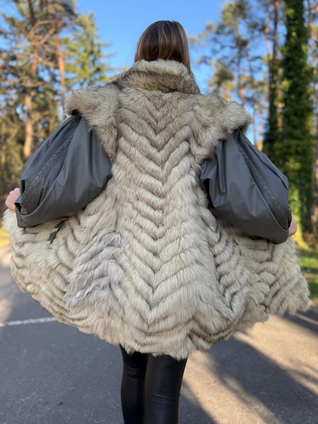 Outlet White Fox Fur Coat with Leather Sleeves, Medium Size, Real Fox Fur, Cross Fox Design, Soft and Thick White Fox Fur, Outlet Fur Coat