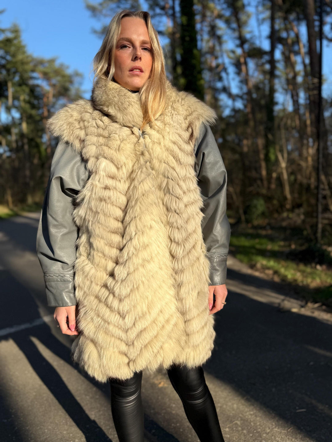 Outlet White Fox Fur Coat with Leather Sleeves, Medium Size, Real Fox Fur, Cross Fox Design, Soft and Thick White Fox Fur, Outlet Fur Coat