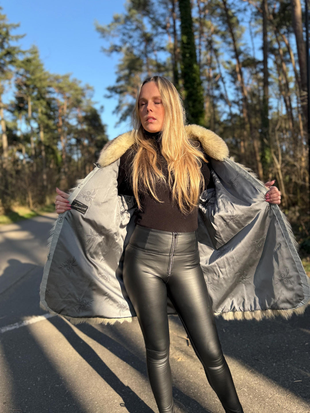 Outlet White Fox Fur Coat with Leather Sleeves, Medium Size, Real Fox Fur, Cross Fox Design, Soft and Thick White Fox Fur, Outlet Fur Coat