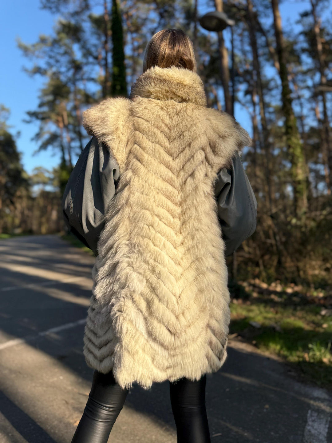 Outlet White Fox Fur Coat with Leather Sleeves, Medium Size, Real Fox Fur, Cross Fox Design, Soft and Thick White Fox Fur, Outlet Fur Coat