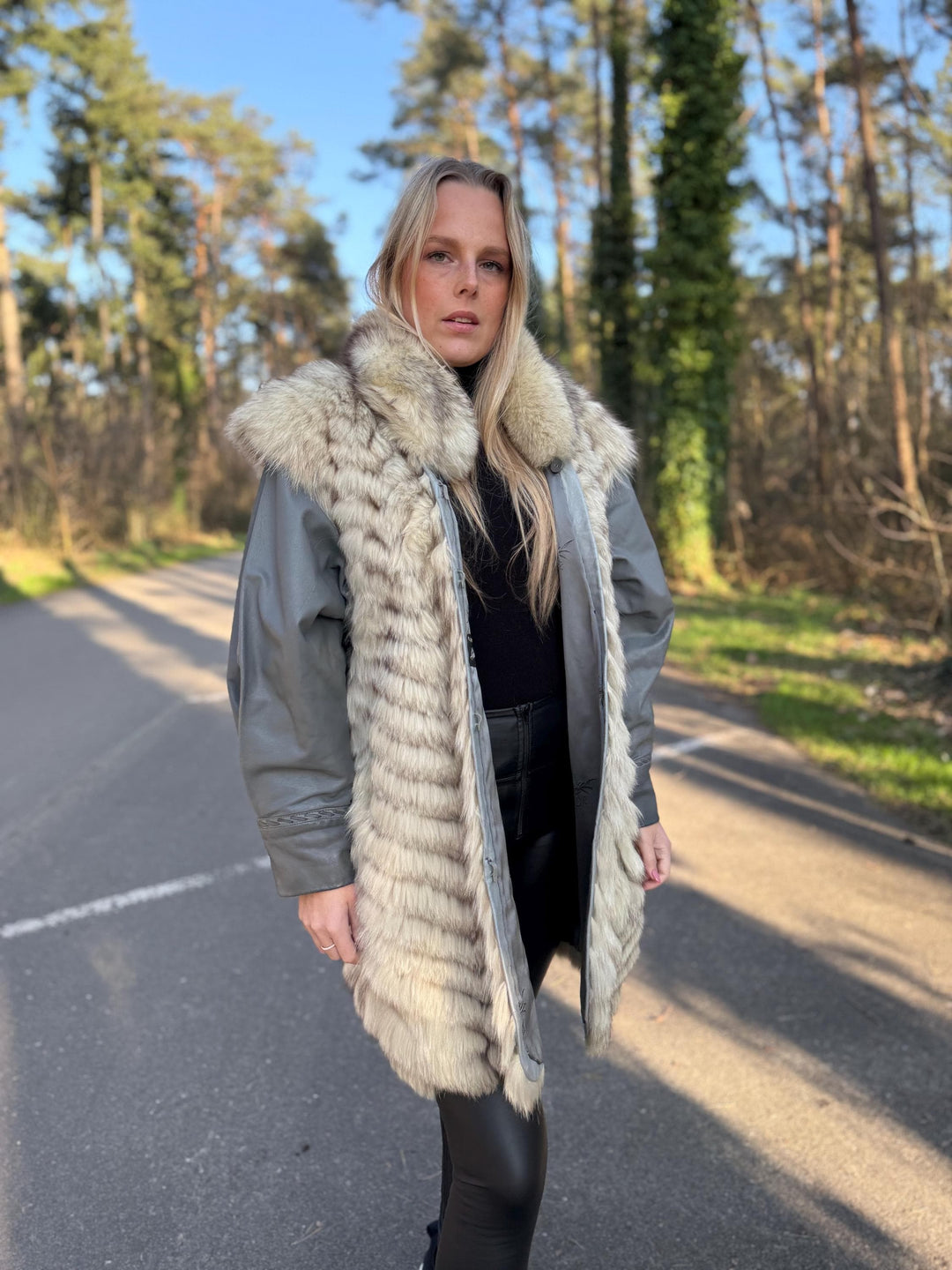 Outlet White Fox Fur Coat with Leather Sleeves, Medium Size, Real Fox Fur, Cross Fox Design, Soft and Thick White Fox Fur, Outlet Fur Coat