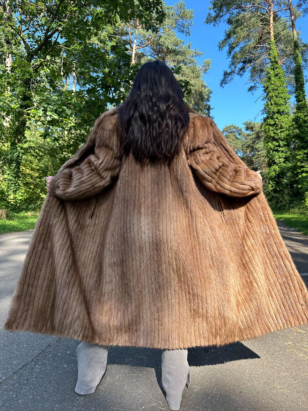 Full Length Brown Fur Coat in L/XL Size, Classic Vintage Style, Real Fur Coat, Soft & Warm, Elegant and Timeless Design, Perfect for Winter