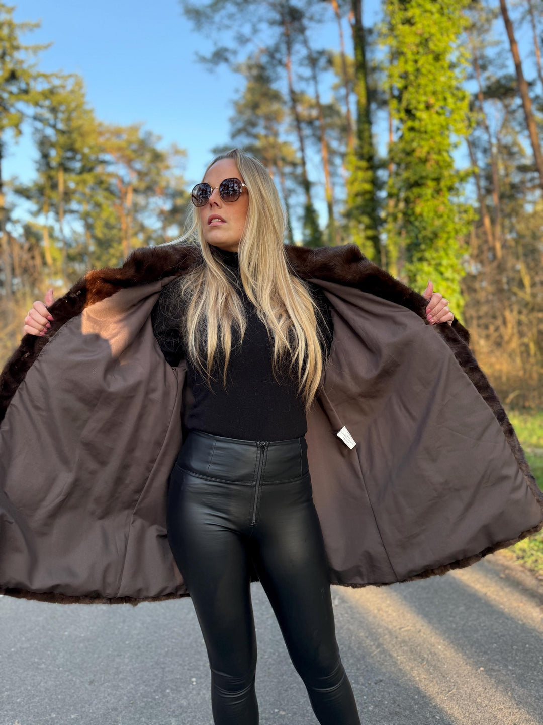 Natural Brown XL Mink Fur Jacket Made with Pieces, High-Quality Mink Fur, Soft and Luxurious, Excellent Condition, Classic and Elegant Style