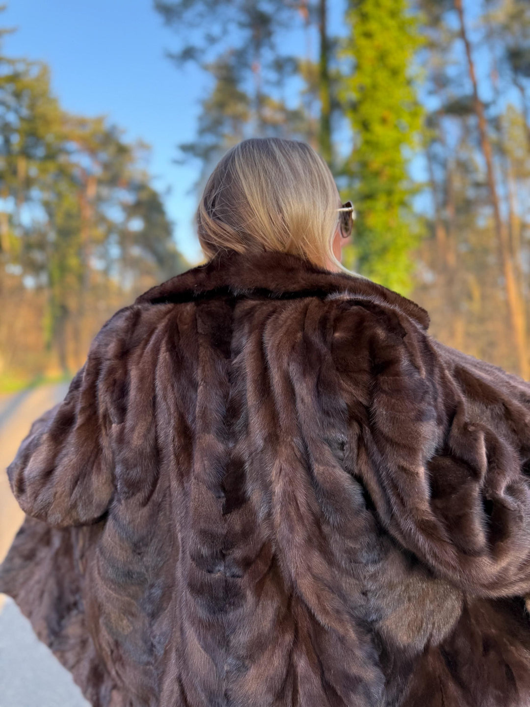 Natural Brown XL Mink Fur Jacket Made with Pieces, High-Quality Mink Fur, Soft and Luxurious, Excellent Condition, Classic and Elegant Style