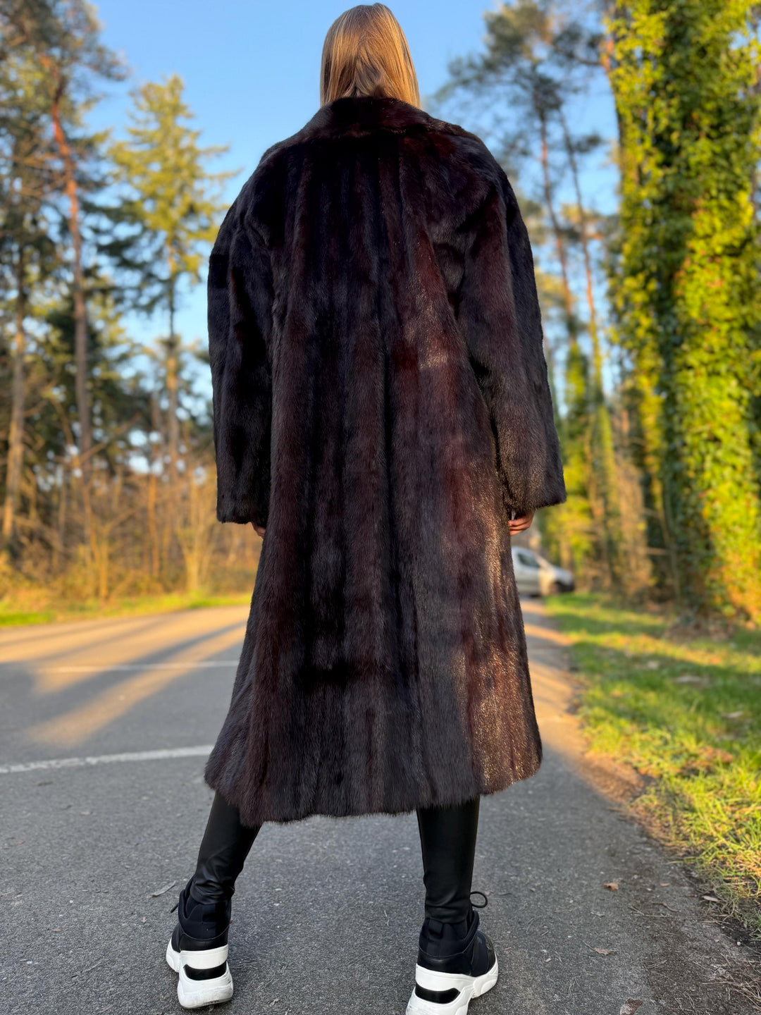 Full-Length Dark Brown Mink Fur Coat, XL/XXL Size, High-Quality Mink Fur, Soft and Luxurious, Classic Elegant Design, Perfect Fur for Winter