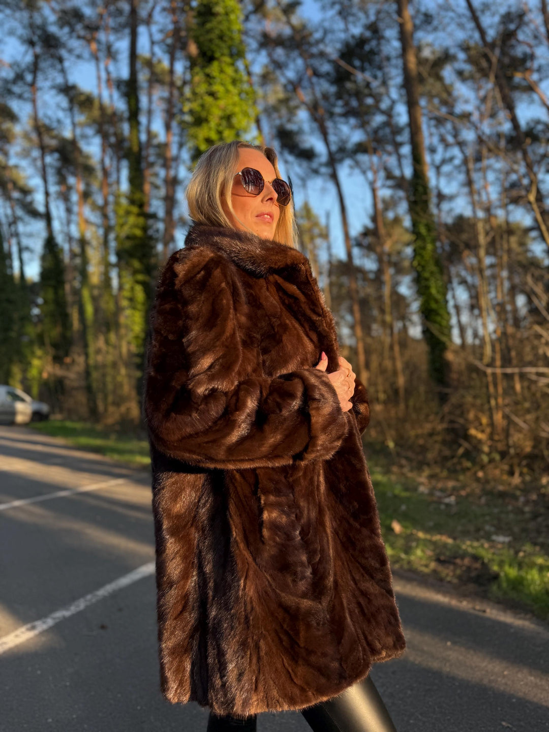Natural Brown XL Mink Fur Jacket Made with Pieces, High-Quality Mink Fur, Soft and Luxurious, Excellent Condition, Classic and Elegant Style