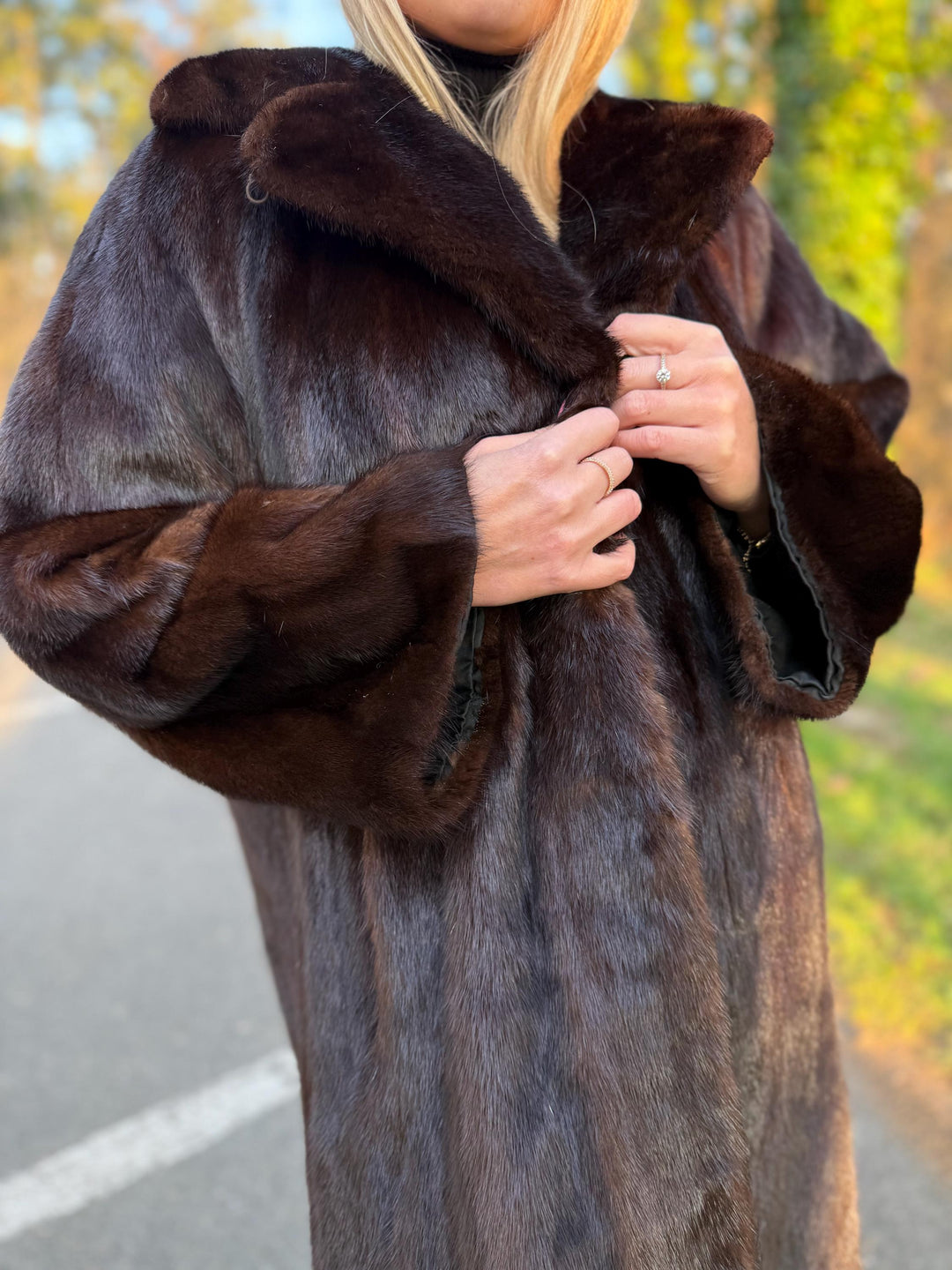 Full-Length Dark Brown Mink Fur Coat, XL/XXL Size, High-Quality Mink Fur, Soft and Luxurious, Classic Elegant Design, Perfect Fur for Winter