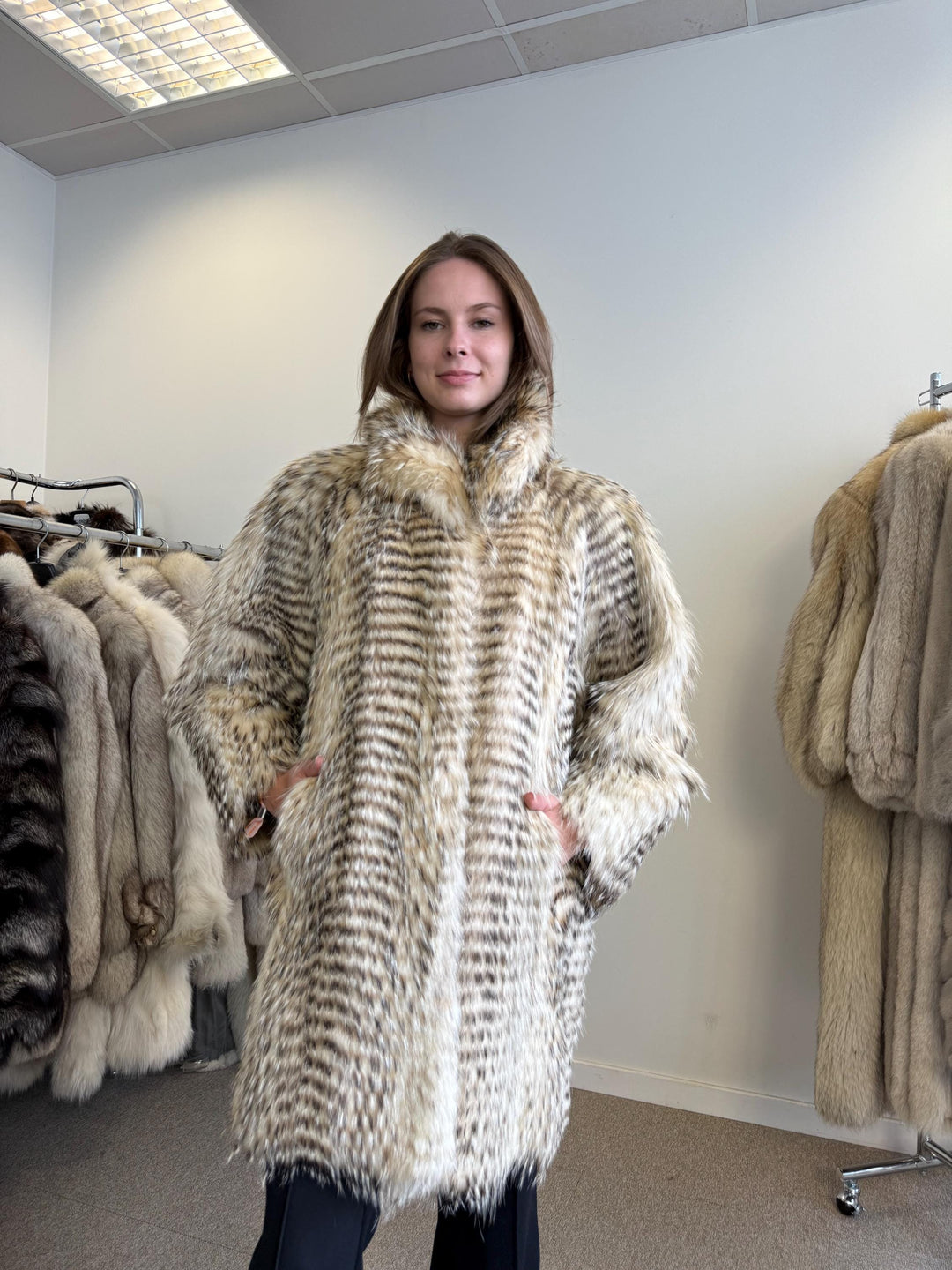 Fin Raccoon Fur Coat, L/XL Size, Real Fur Coat, Women's Fur Coat, Vintage Fur Coat, Raccoon Fur Coat, Real Raccoon Fur, Thick Fur Coat, Fur