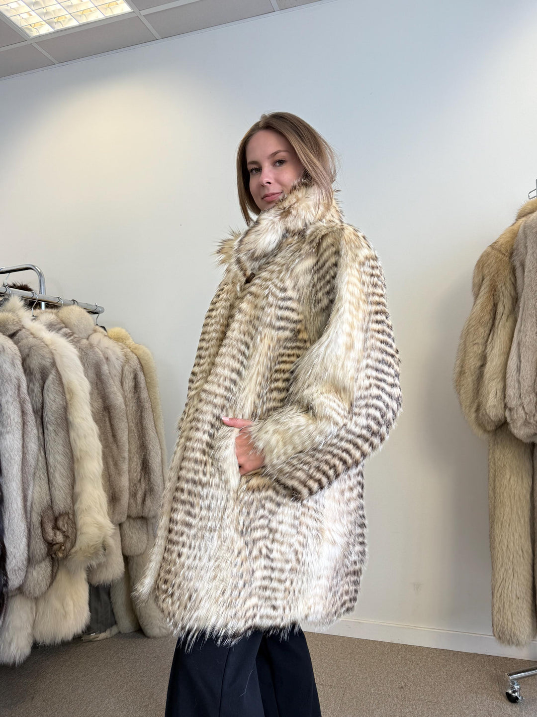 Fin Raccoon Fur Coat, L/XL Size, Real Fur Coat, Women's Fur Coat, Vintage Fur Coat, Raccoon Fur Coat, Real Raccoon Fur, Thick Fur Coat, Fur