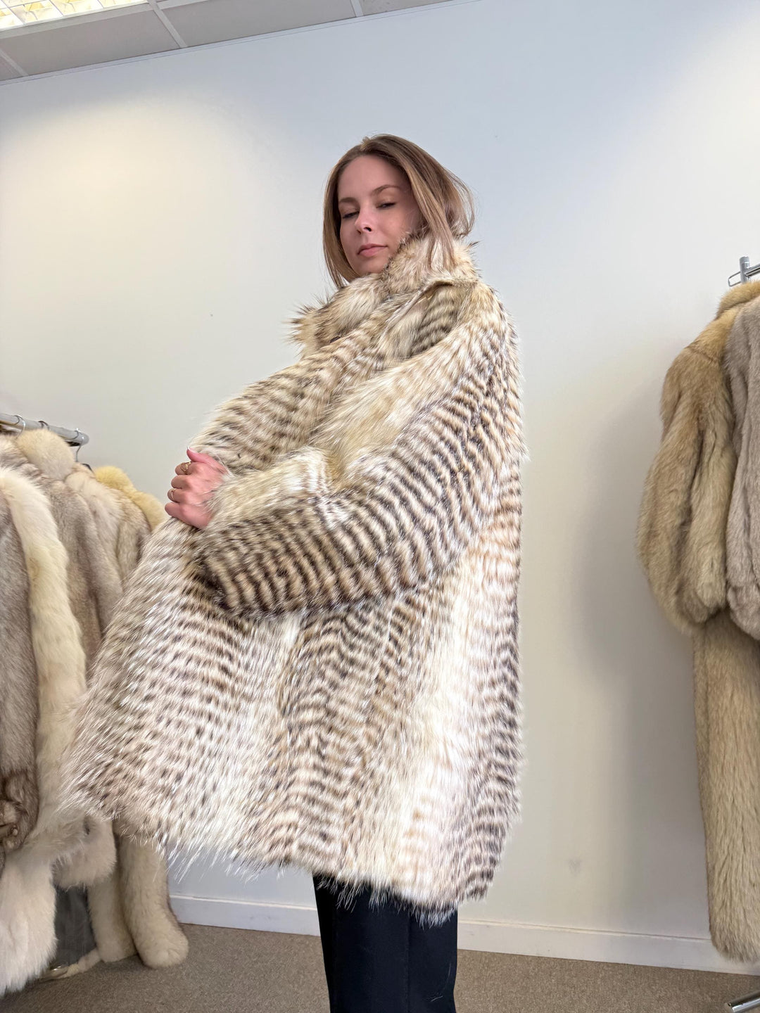 Fin Raccoon Fur Coat, L/XL Size, Real Fur Coat, Women's Fur Coat, Vintage Fur Coat, Raccoon Fur Coat, Real Raccoon Fur, Thick Fur Coat, Fur