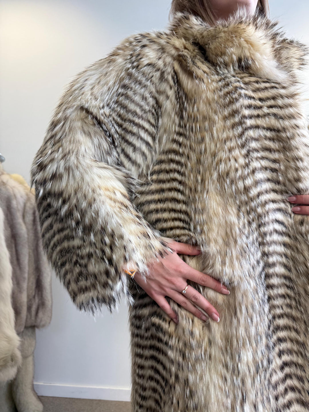 Fin Raccoon Fur Coat, L/XL Size, Real Fur Coat, Women's Fur Coat, Vintage Fur Coat, Raccoon Fur Coat, Real Raccoon Fur, Thick Fur Coat, Fur